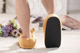 成人拖鞋女款搞笑视频,笑出腹肌！盘点那些让人捧腹大笑的成人拖鞋女款搞笑视频