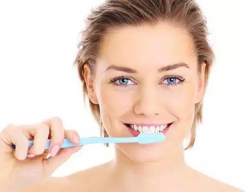 牙刷牙杯成人折叠视频,牙刷牙杯折叠神器，轻松出行必备