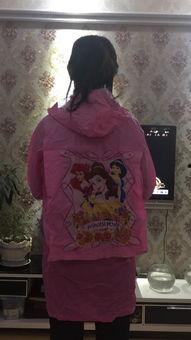 宝宝雨衣成人怎么穿视频,轻松转换成人时尚单品