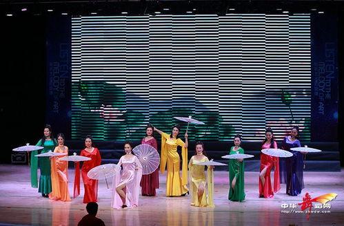 成人集体朗诵5人视频